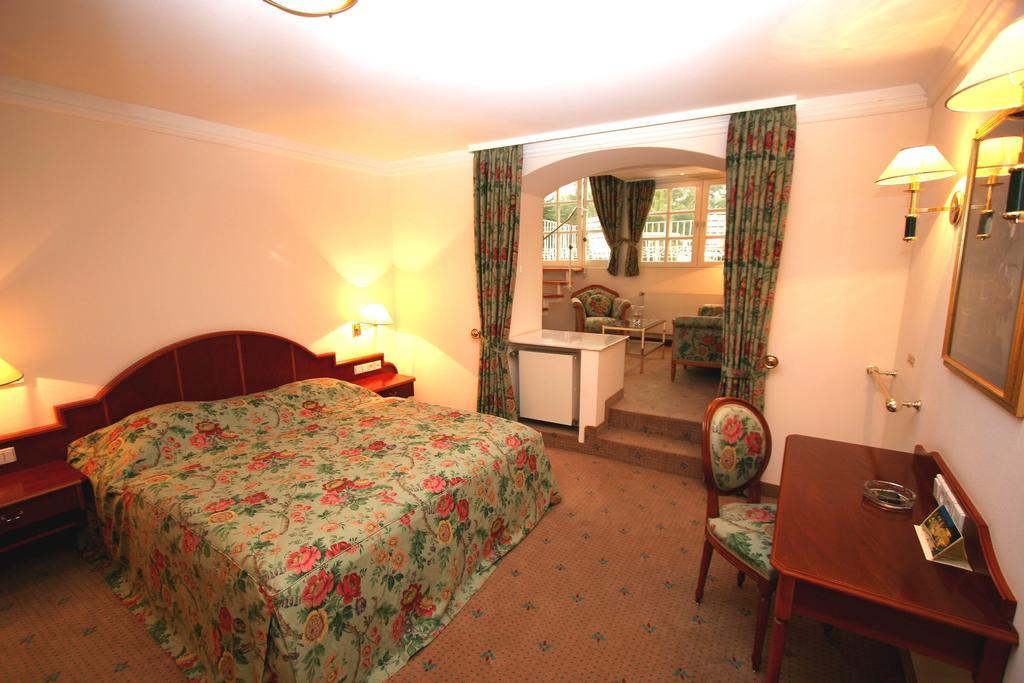 Park Hotel Am Schloss Ettringen  Kültér fotó