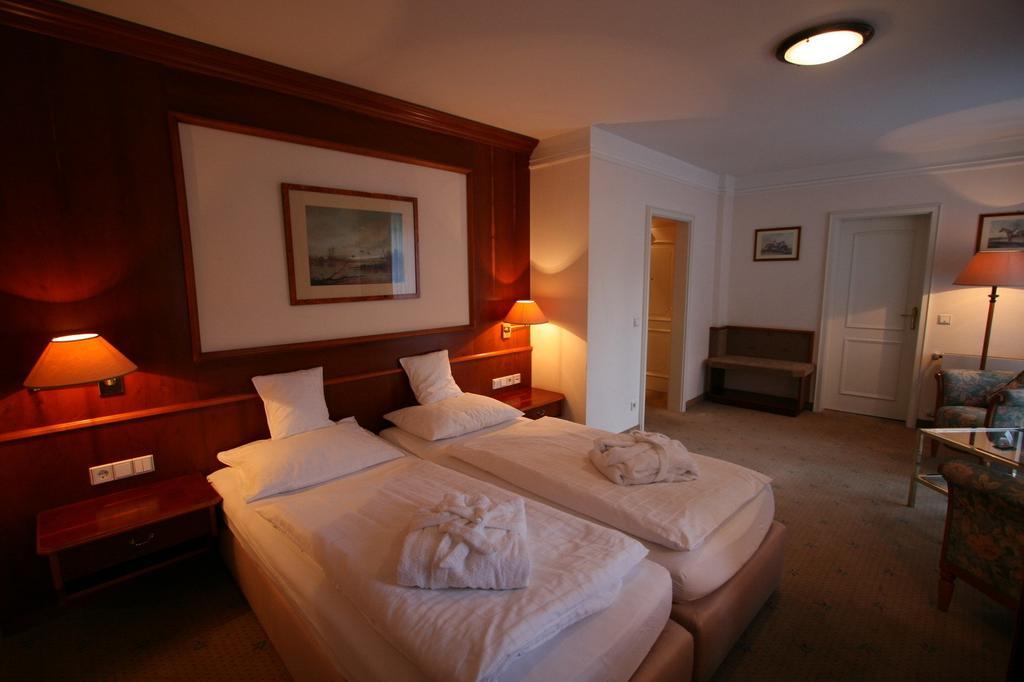 Park Hotel Am Schloss Ettringen  Kültér fotó